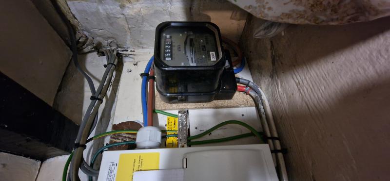 Name:  DB01 dial meter main house electrics.jpg
Views: 4706
Size:  37.4 KB