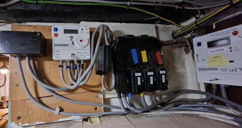 Name:  Main incomings and DB06 multi rate meter for out buildings on Red.jpg
Views: 4721
Size:  60.4 KB